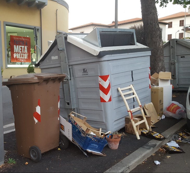 spazzatura-via-marconi-2-bis-e1533651285565.jpg
