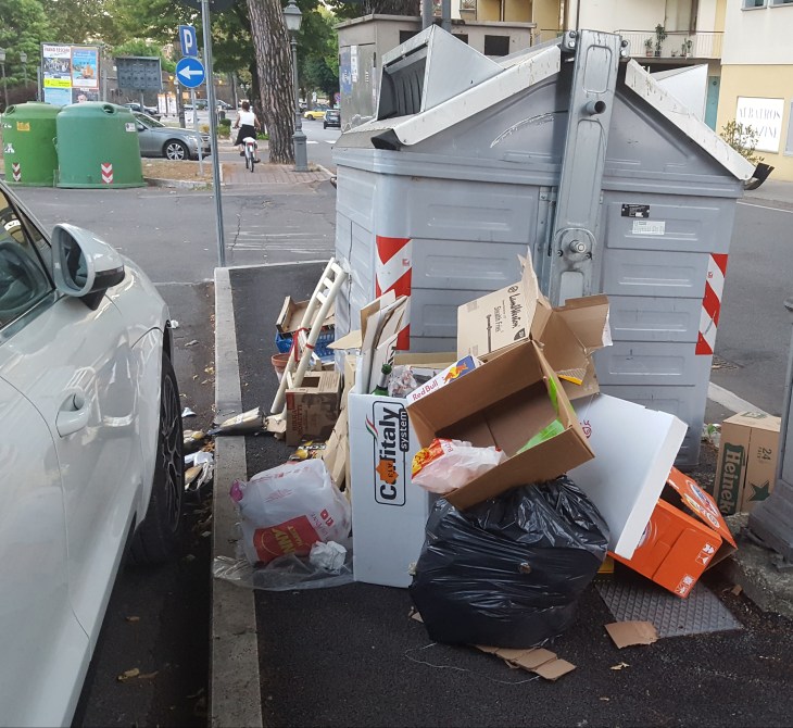 spazzatura-via-marconi.jpg