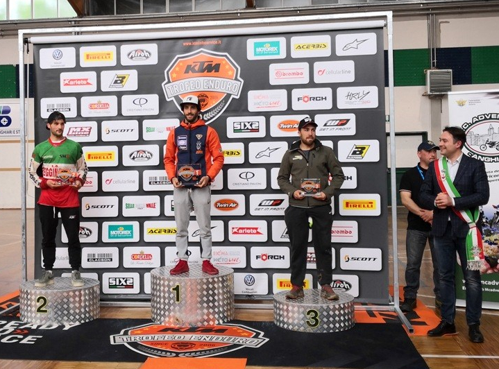 podio-trofeo-ktm-anghiari-002.jpg