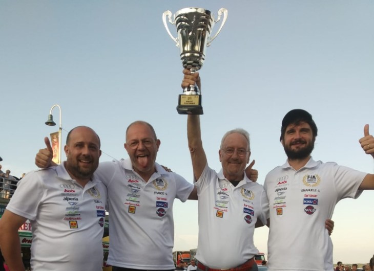 Gli equipaggi Autotest Motorsport con la coppa del Rallye du Québec (002)
