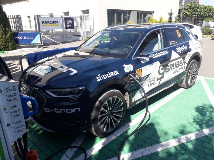 Audi e-tron in ricarica in Polonia