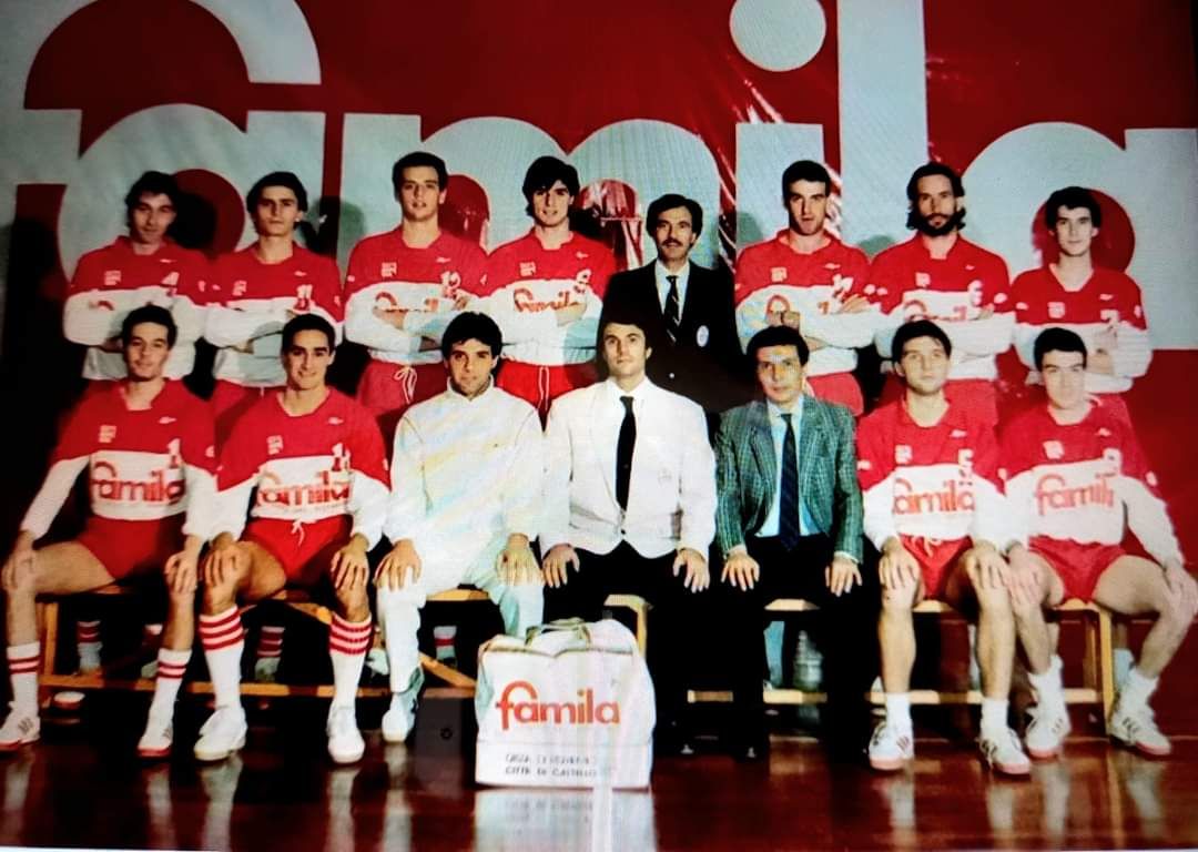 C'erano le doppie, le trattenute, le accompagnate. Era un volley diverso in cui squadre e arbitro avevano la loro importanza. La ricezione in palleggio era un....trauma